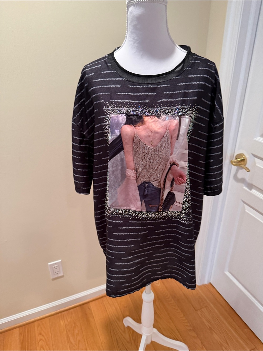 Black  Embellished Sequin-Trim Tunic Graphic print accent  crystals